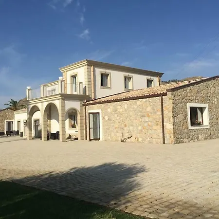 مزرعة للإقامة Borgo Ginuga